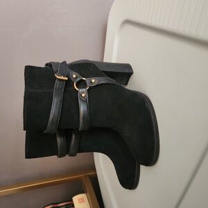 Ugg Dandridge Suede Bootie size 8